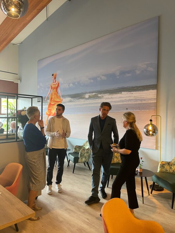 Klederdracht als kunst bij Schutse Zorg Tholen