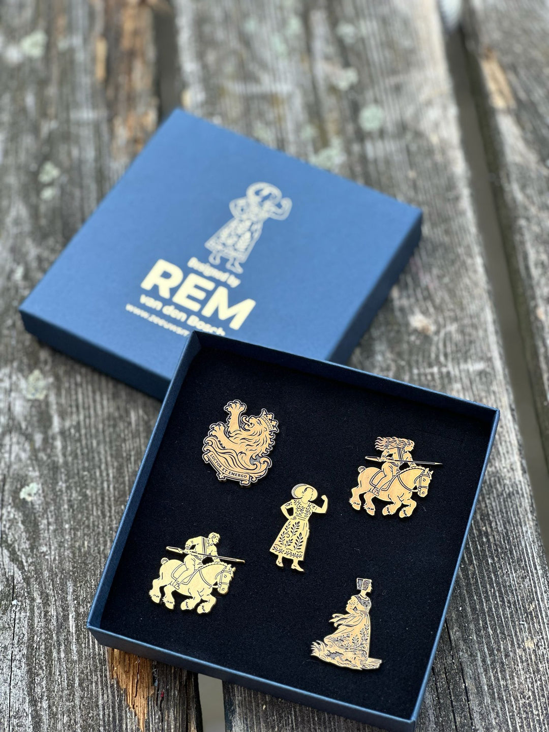 set van 5 Zeeuws Meisje Broches 