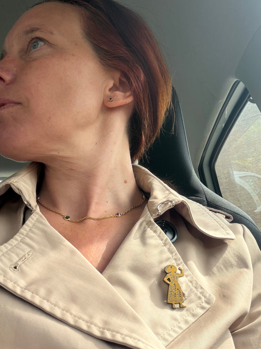 Zeeuws Meisje broche "Saemen kunnen me da!"