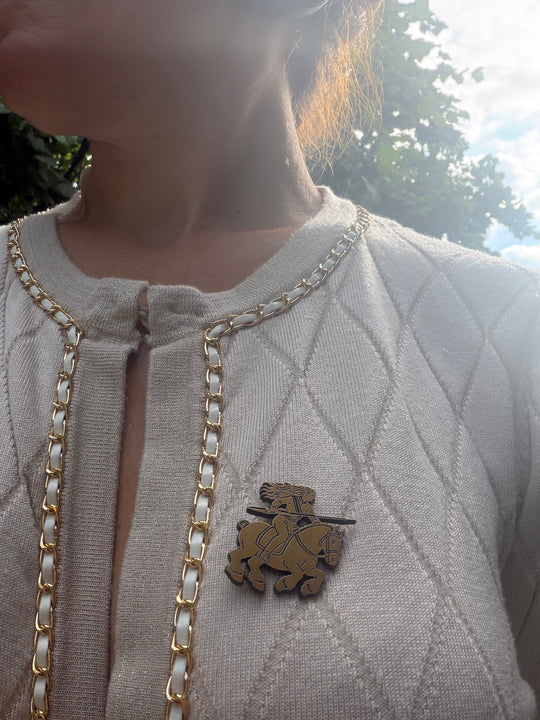 Zeeuws Mesje Ringrijder vrouw broche 