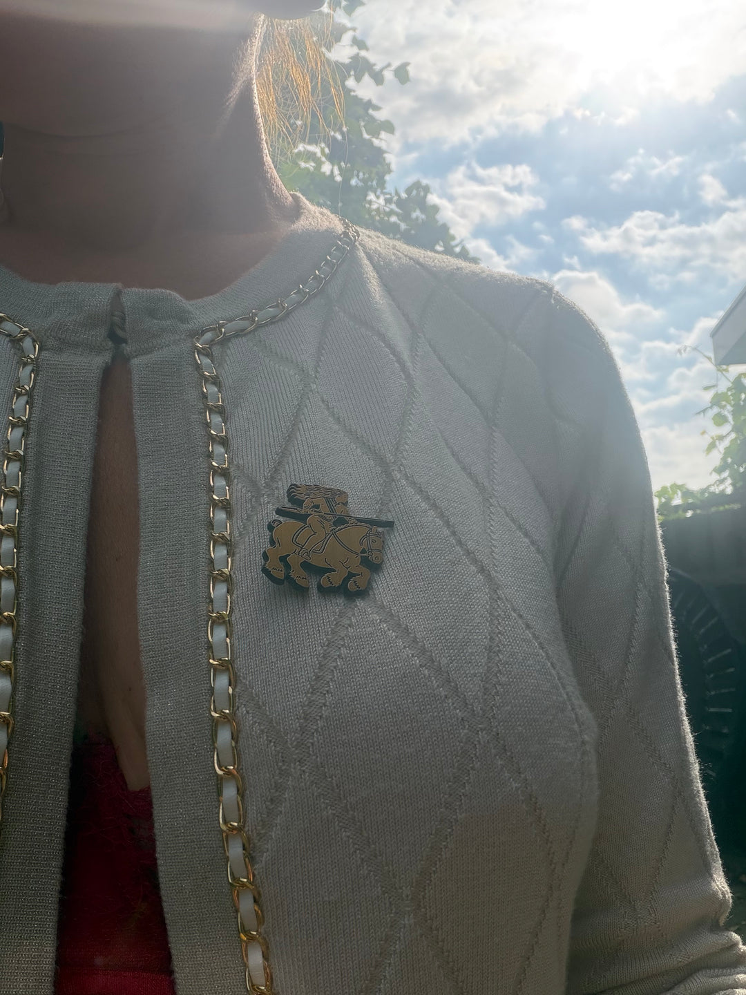 ringrijder broche vrouw
