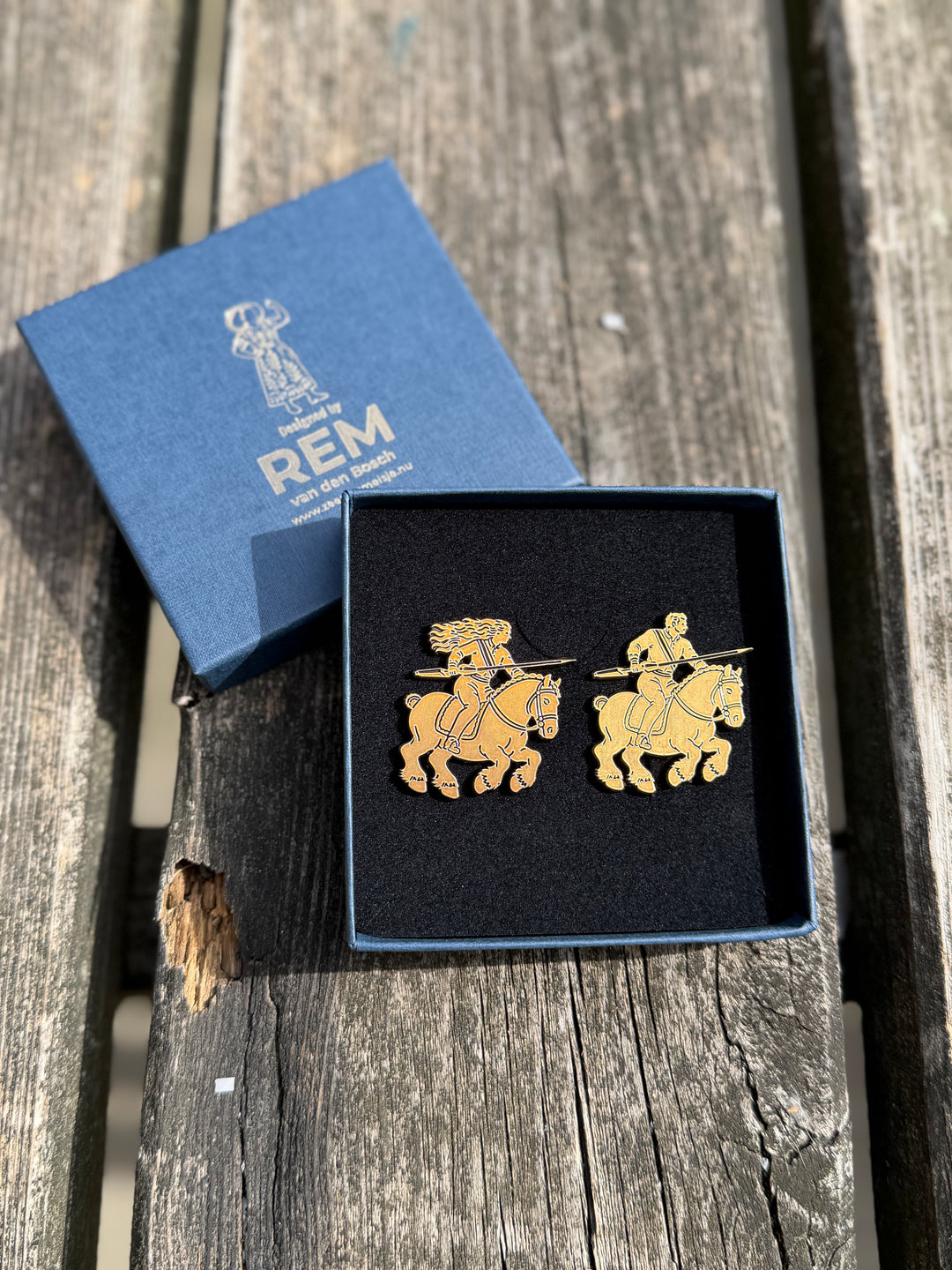 set ringrijder broche vrouw en man 