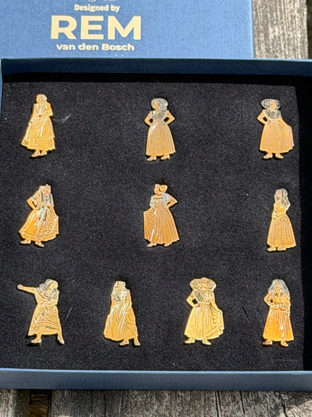 Set van 10 Zeeuwse broches 