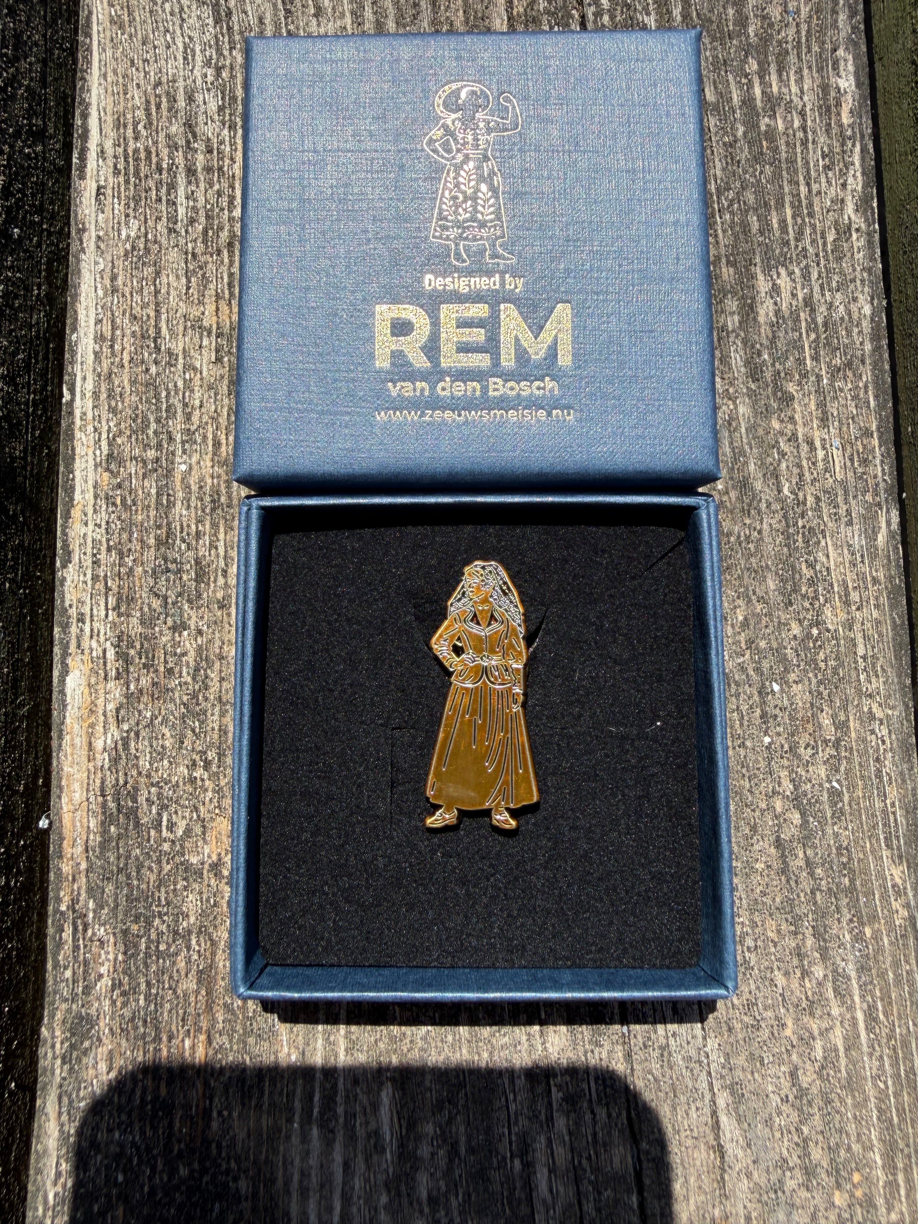 Broche Zeeuws Meisje Tholen