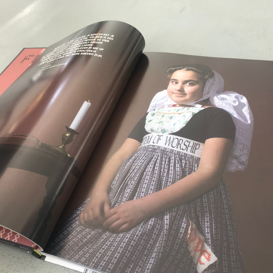 Binnenpagina Zeeuws Meisje Vrijheid kunstboek fotografie
