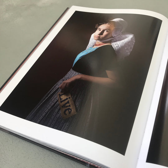 Kunstportret Zeeuws Meisje Vrijheid met moderne en culturele identiteit
