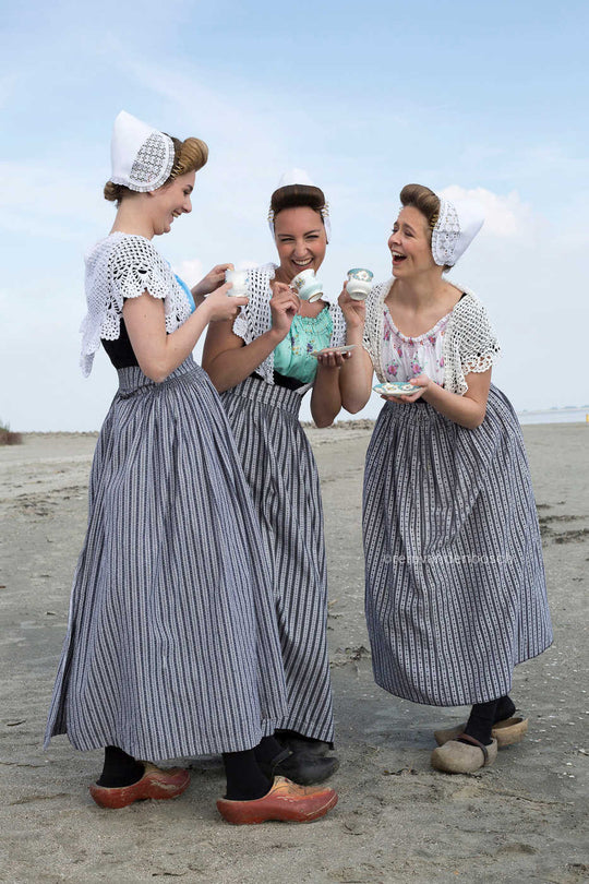 Zeeuwse boerinnen op de koffie