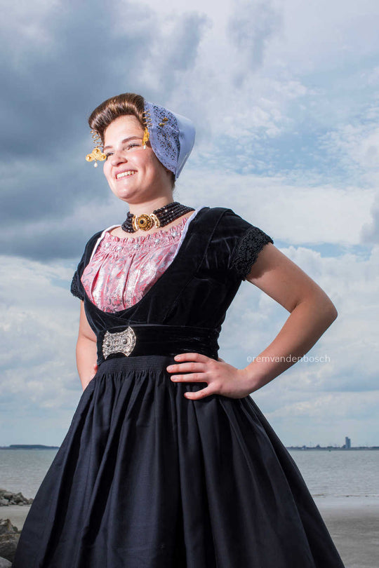 Kyra in Zondagse Walcherse dracht 