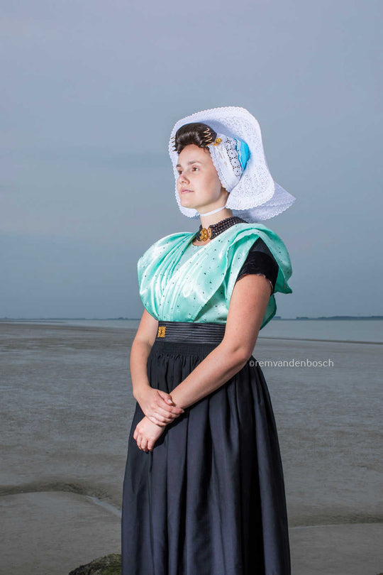 Linde in de dracht van Arnemuiden aan zee