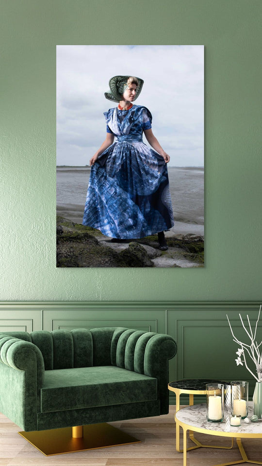 Rosalyn in de moderne dracht van Arnemuiden mock up 