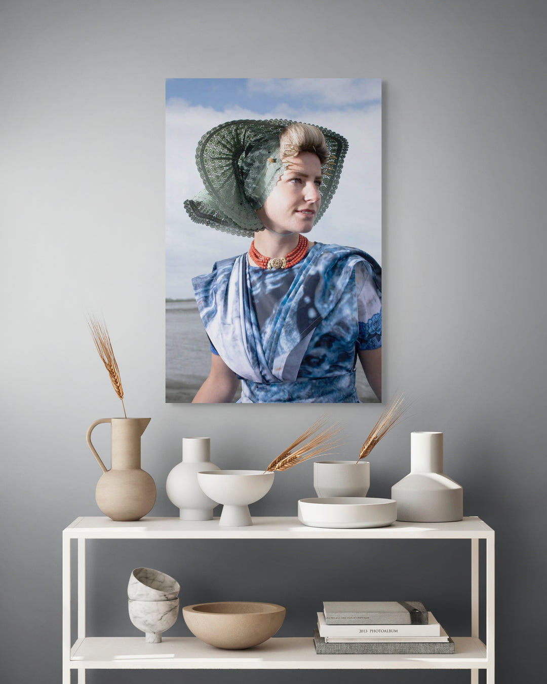 Mock up Portret Rosalyn in moderne dracht van Arnemuiden 