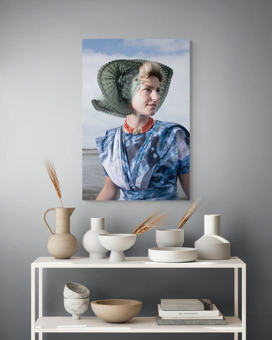 Mock up Portret Rosalyn in moderne dracht van Arnemuiden 