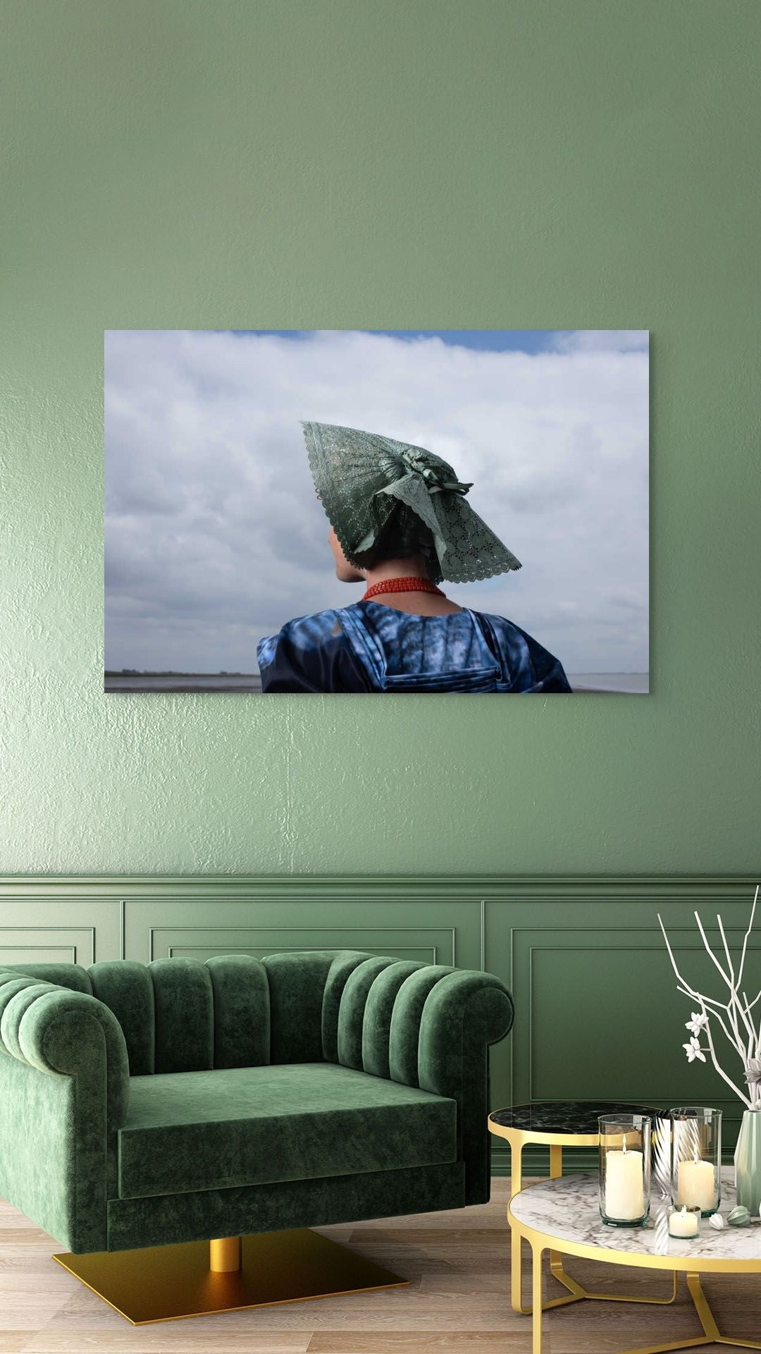 portret Rosalyn moderne dracht Arnemuiden op de dijk achteraanzicht liggend  Mock up 