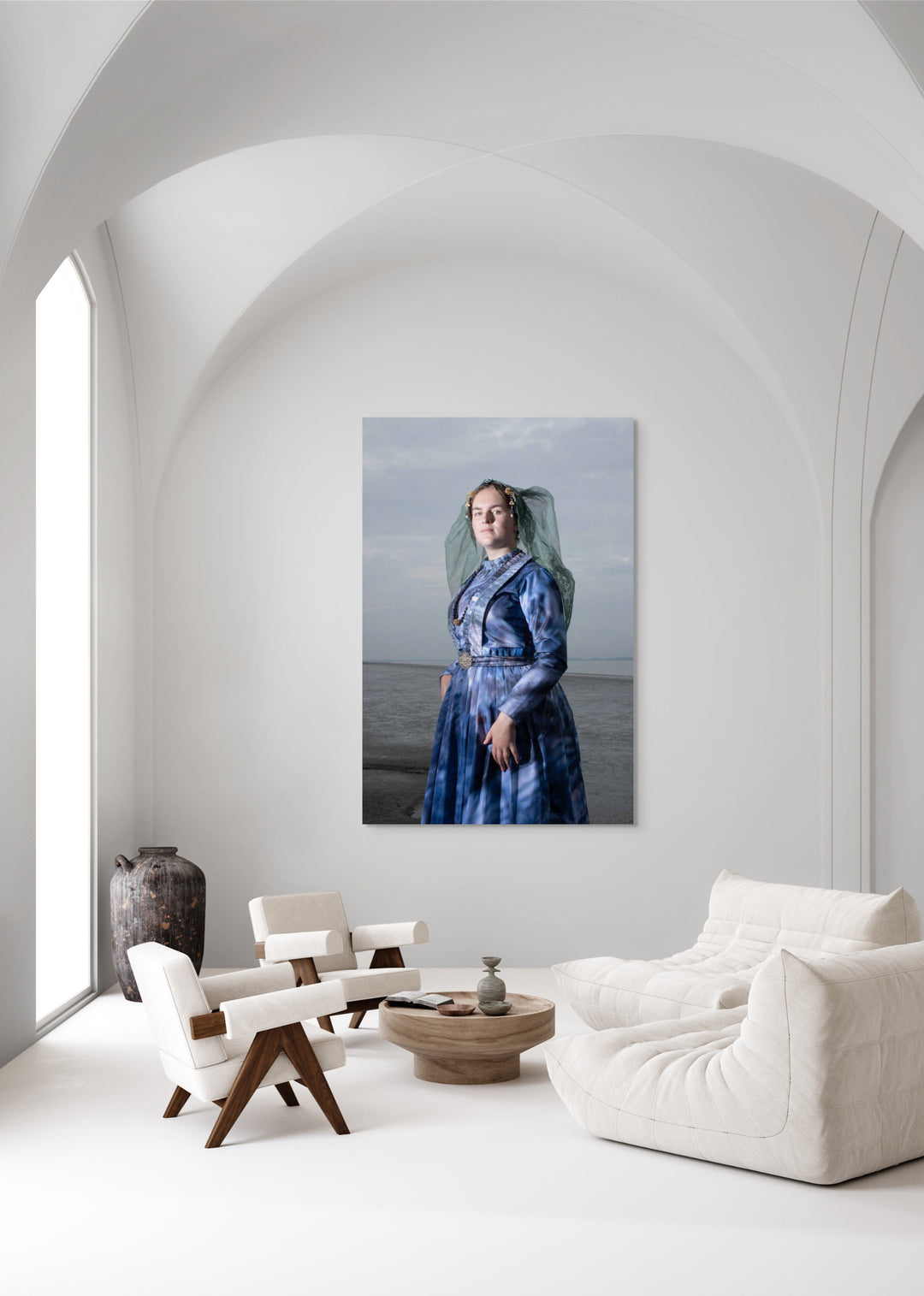 Mock up Lieve in moderne dracht van Schouwen-Duiveland staand in de schorren 