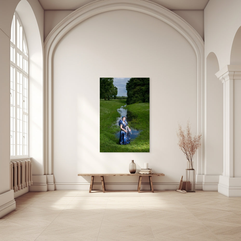 Mock up Janis in moderne Axelse dracht aan een beek