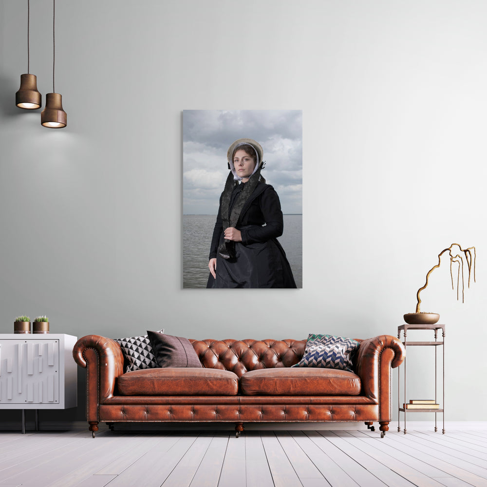 Portret van Janis in Cadzandse rouwdracht, kunstfotografie door Rem van den Bosch, muurdecoratie