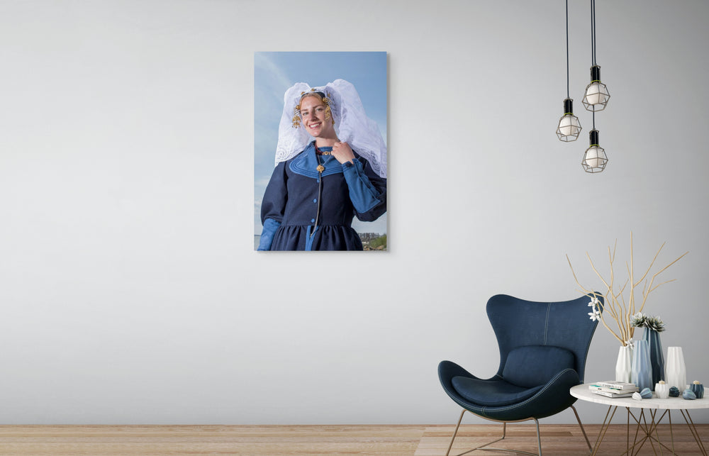 portret van Rosalyn in Thoolse dracht muurdecoratie Rem van Den Bosch 