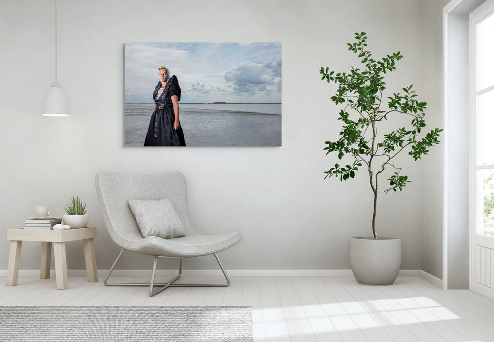 liggend beeld van Ilyana in de dracht van axe Rem van den Bosch 