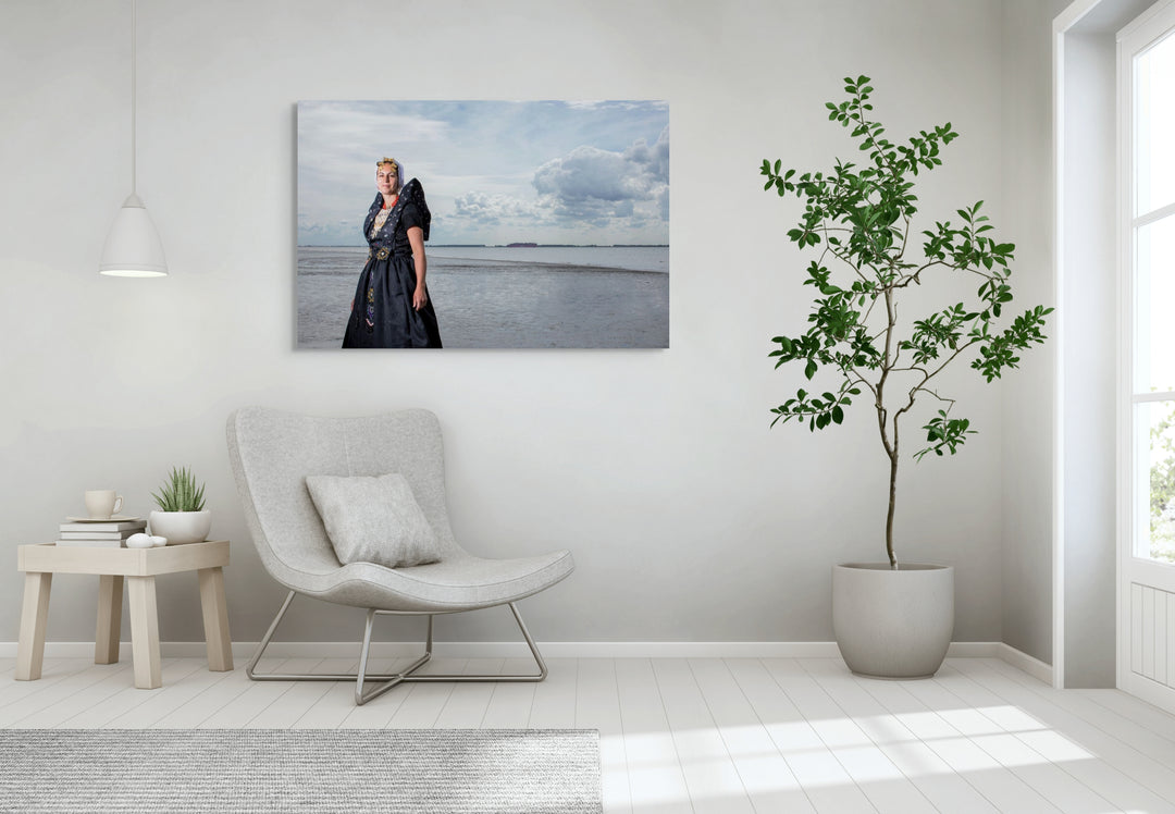 liggend beeld van Ilyana in de dracht van axe Rem van den Bosch 