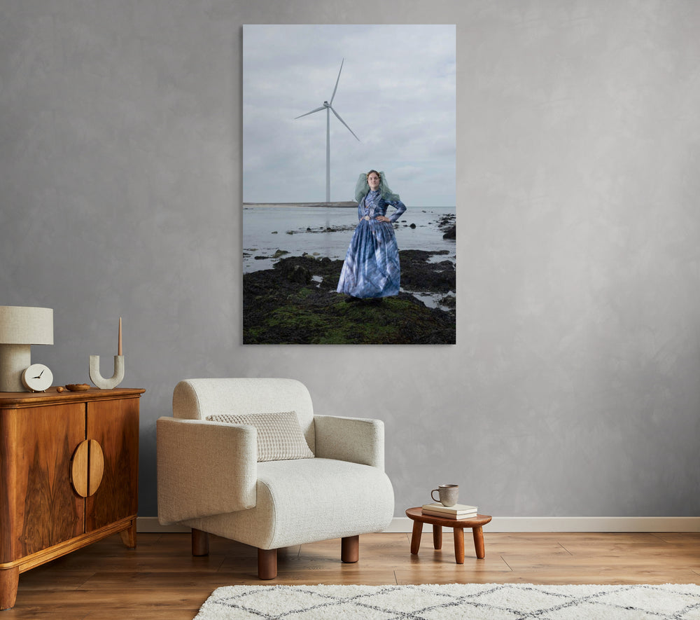 Lieve in moderne Schouwse dracht op het strand mock-up