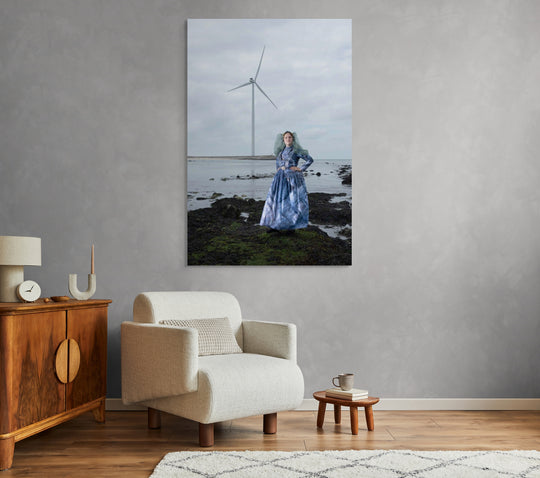 Lieve in moderne Schouwse dracht op het strand mock-up